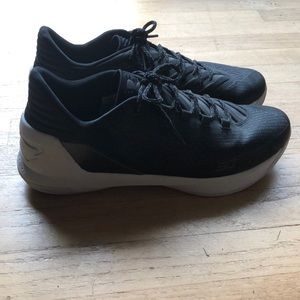 UA Curry low 3’s